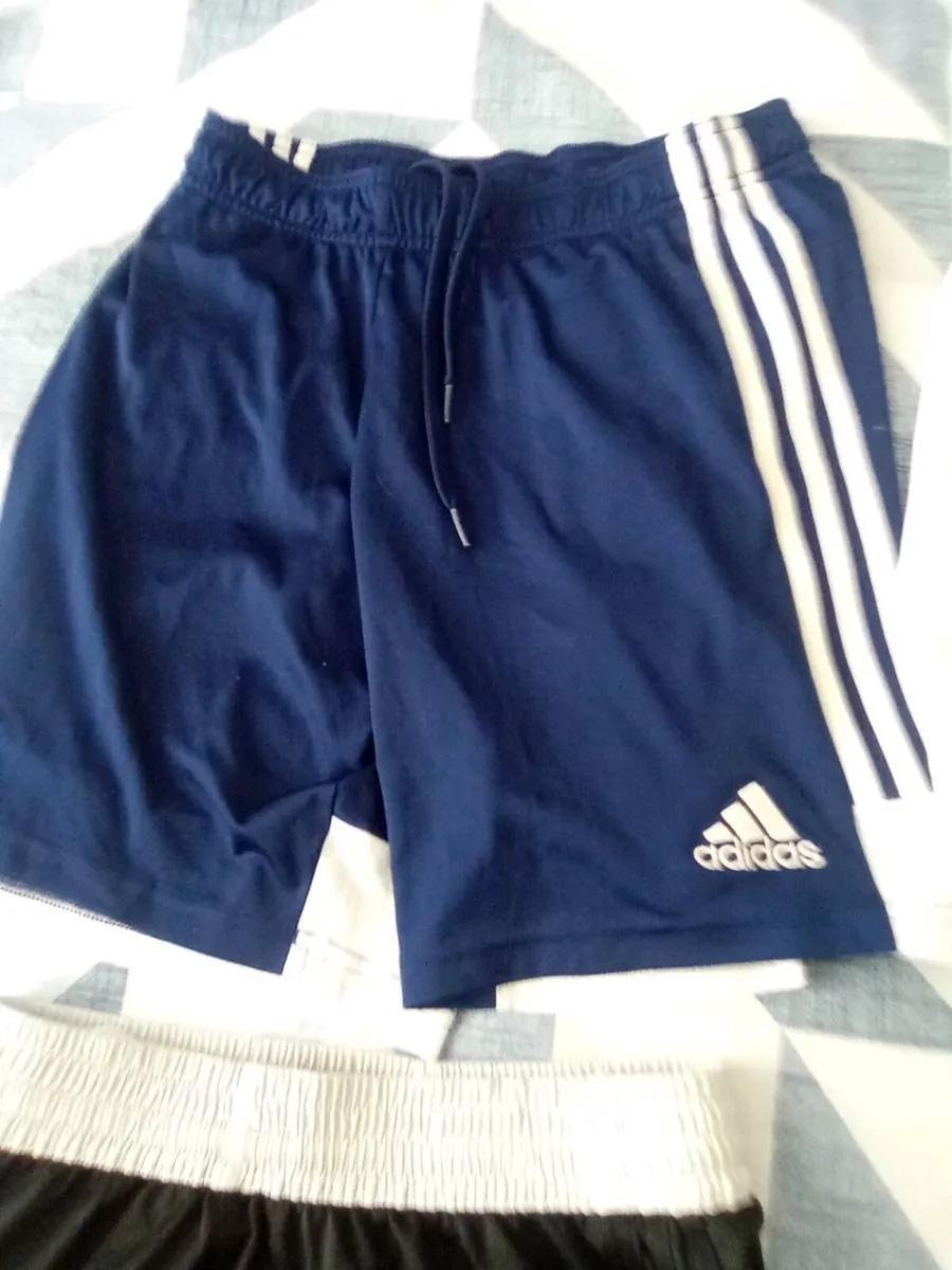 4.  MEDIUM.  ADDIDAS.   SPORTS.   SHORTS. - Image 2