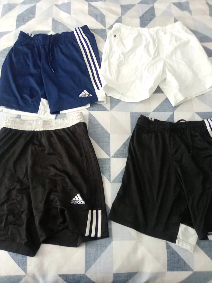 4.  MEDIUM.  ADDIDAS.   SPORTS.   SHORTS. - Image 1