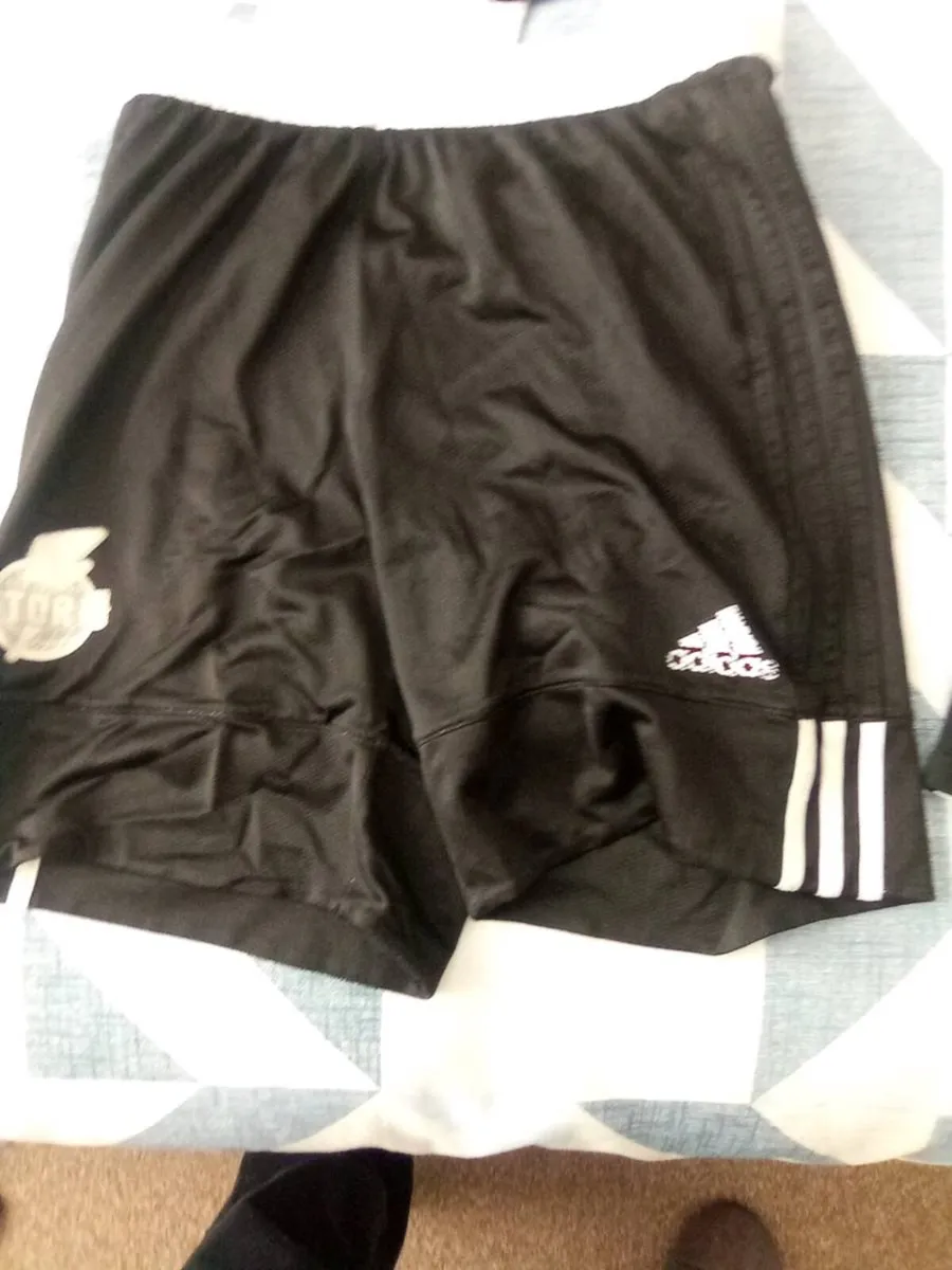 4.  MEDIUM.  ADDIDAS.   SPORTS.   SHORTS. - Image 4