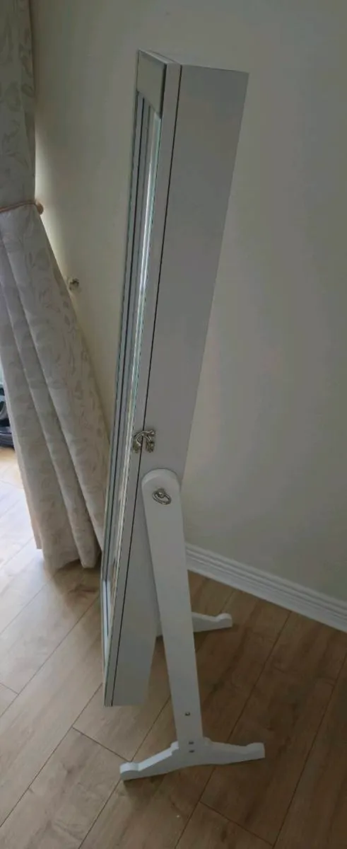Free standing mirror with storage - Image 2
