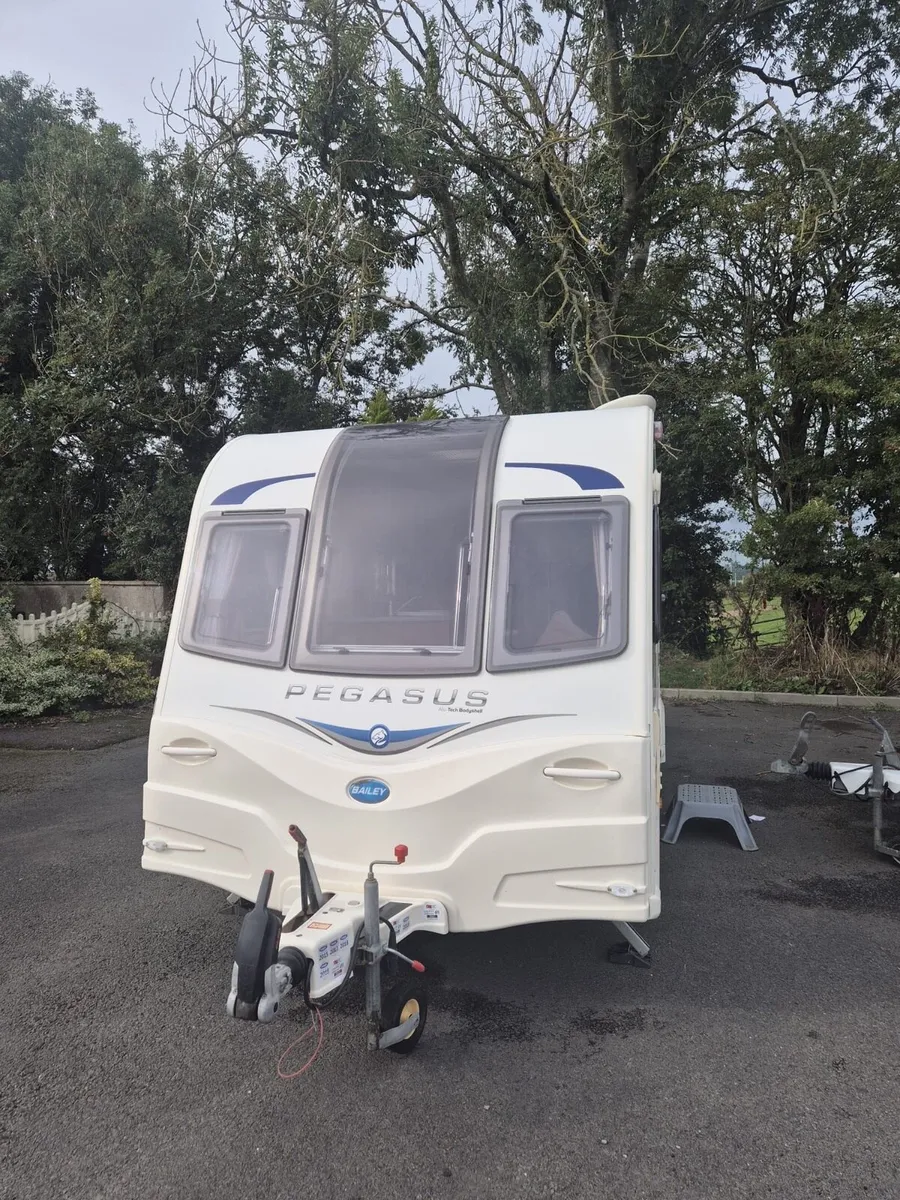 Bailey Pegasus 4 berth twin singles 2015 - Image 1