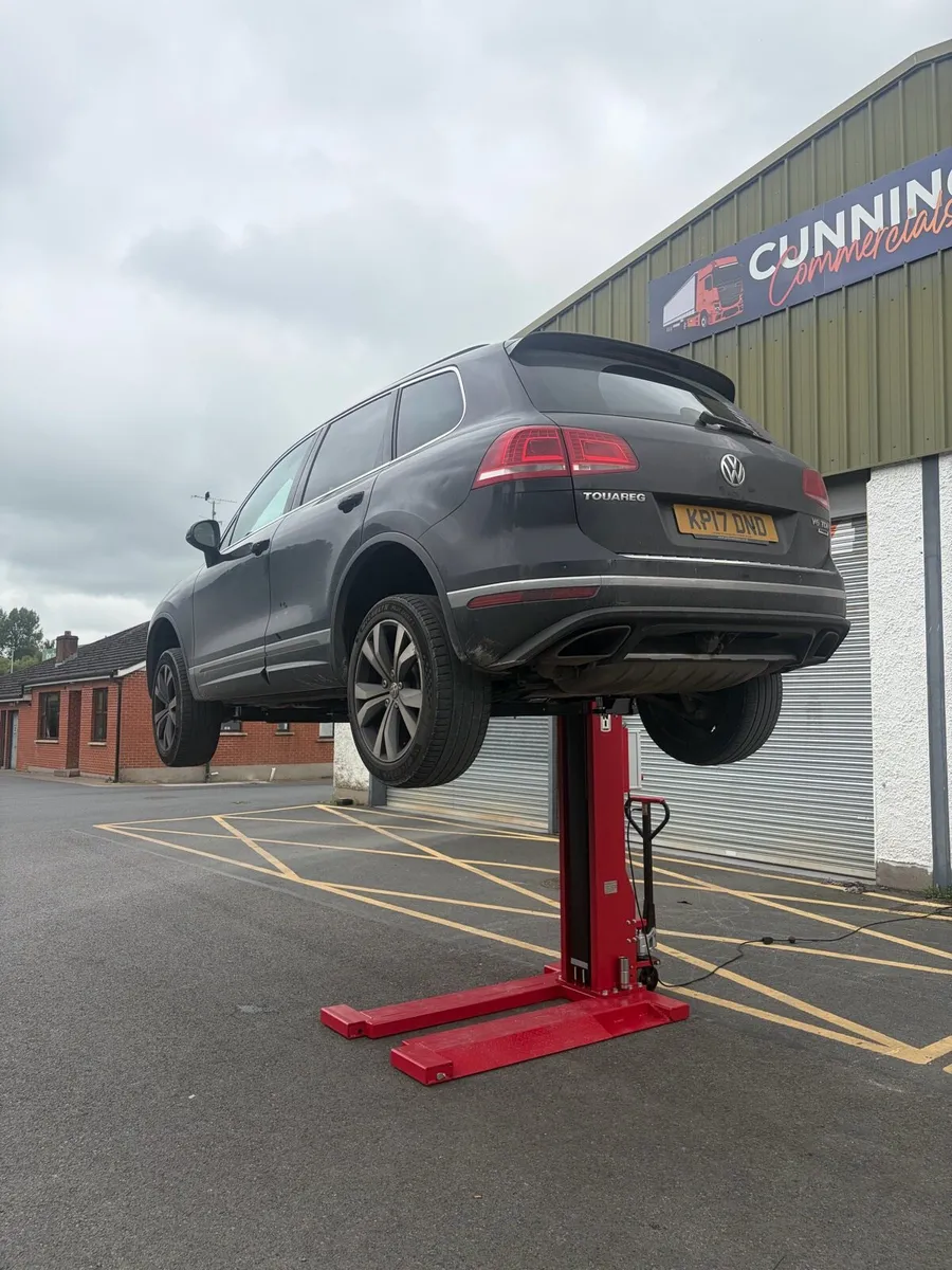 Single post car lifts brand new Pacini brand - Image 2