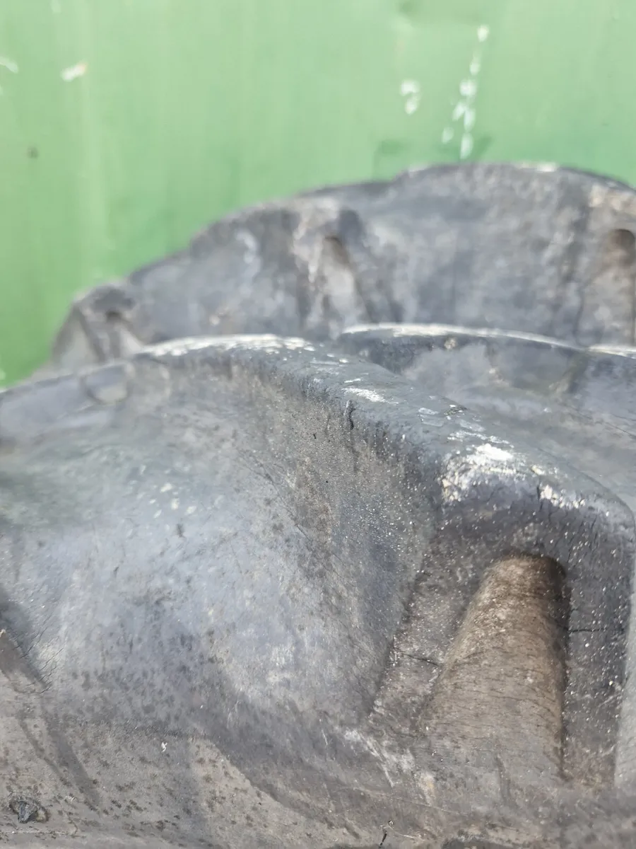 9.5x24 tyres - Image 2