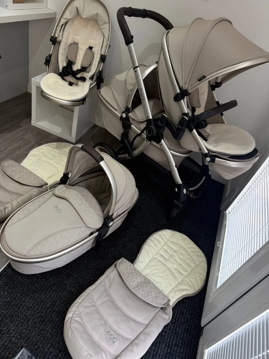 Double Egg Pram - Image 2