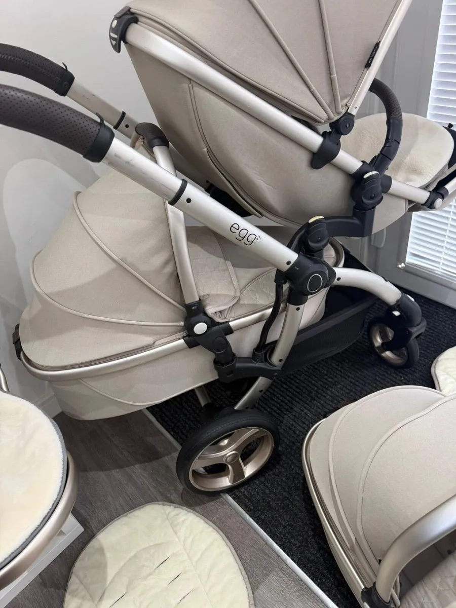 Double Egg Pram - Image 3