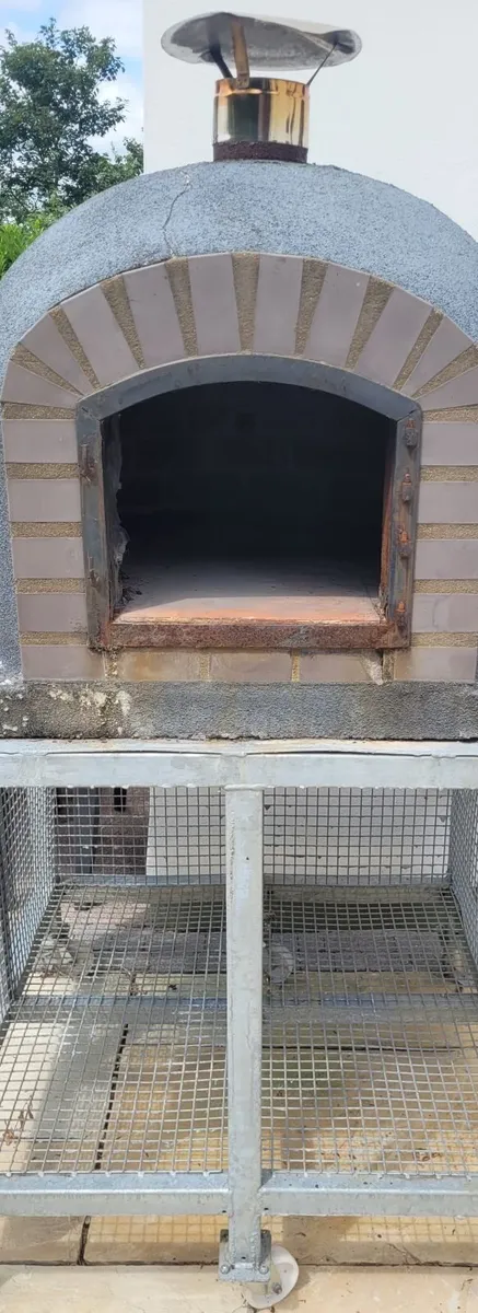 Outdoor pizza oven - Image 1