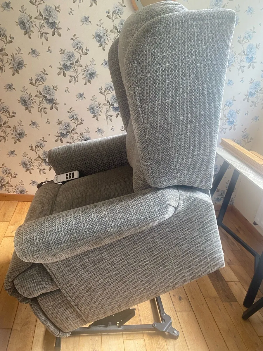 Sherborne Dual Motor Rise & Recline Chair - Image 2