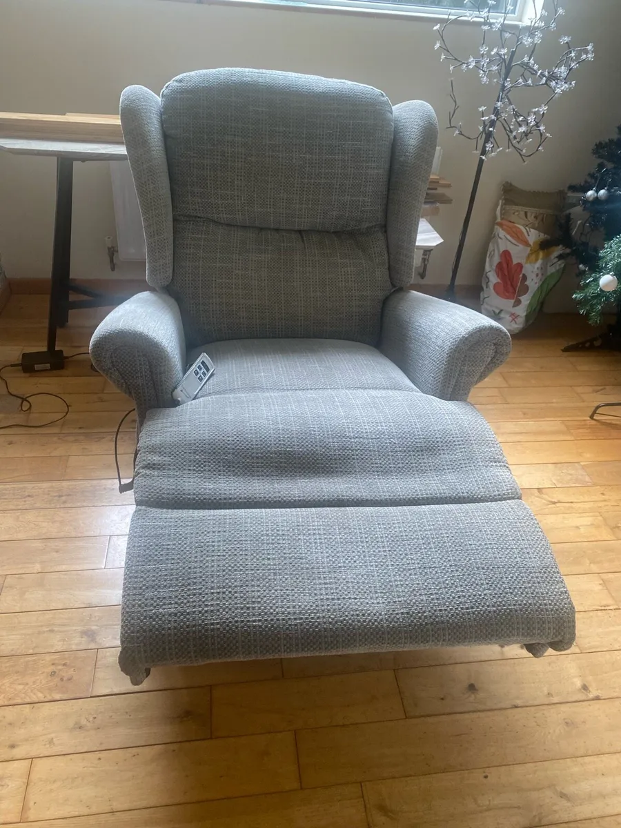 Sherborne Dual Motor Rise & Recline Chair - Image 4