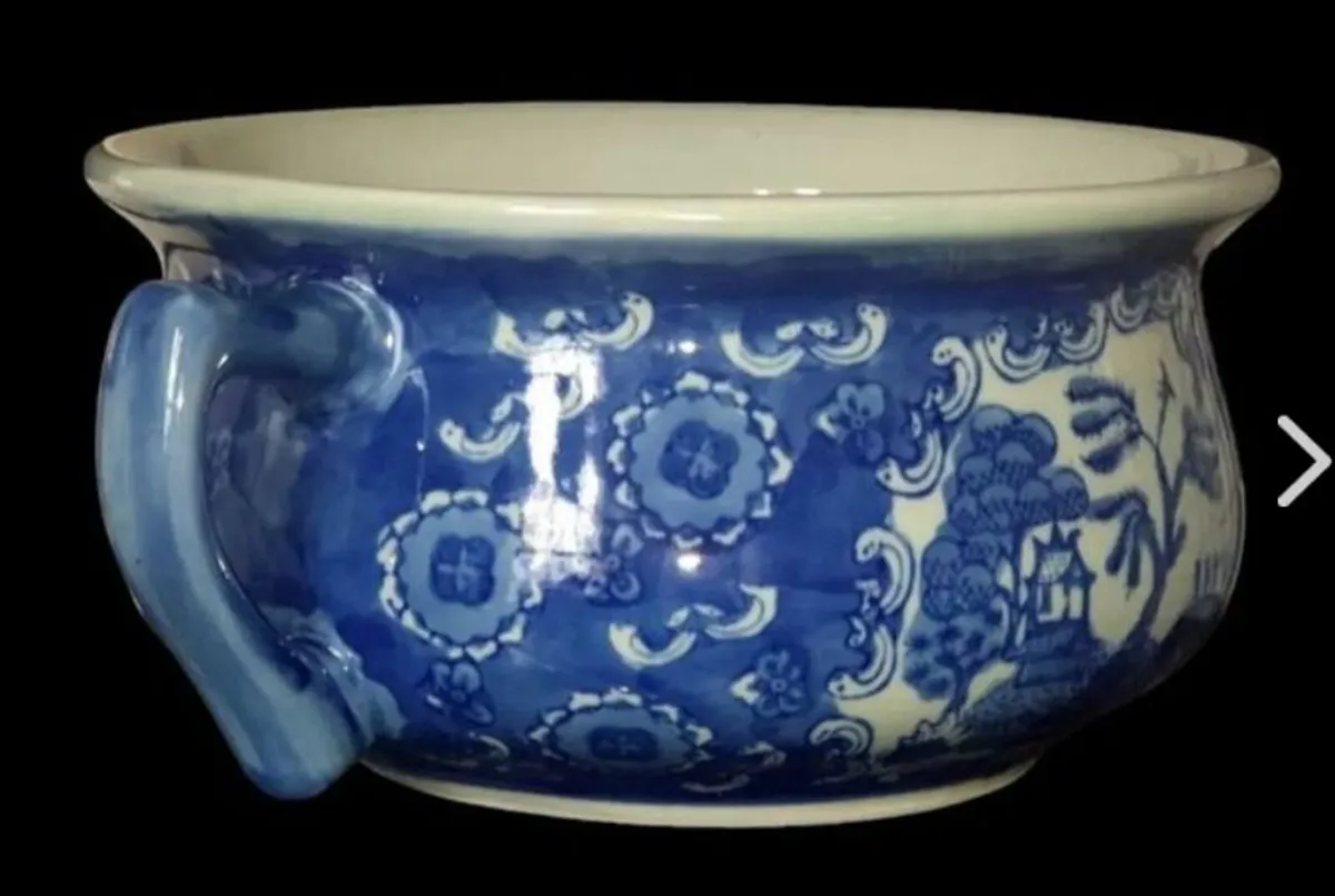 Antique Blue Willow Chamber Pot Pristine - Image 4
