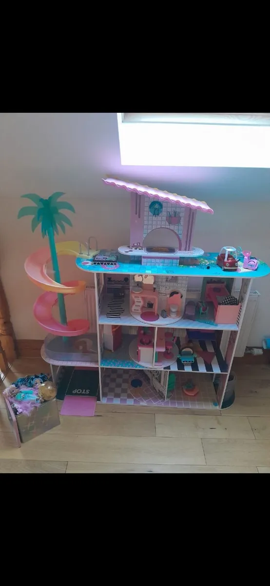 Lol dolls house and accessories. - Image 1