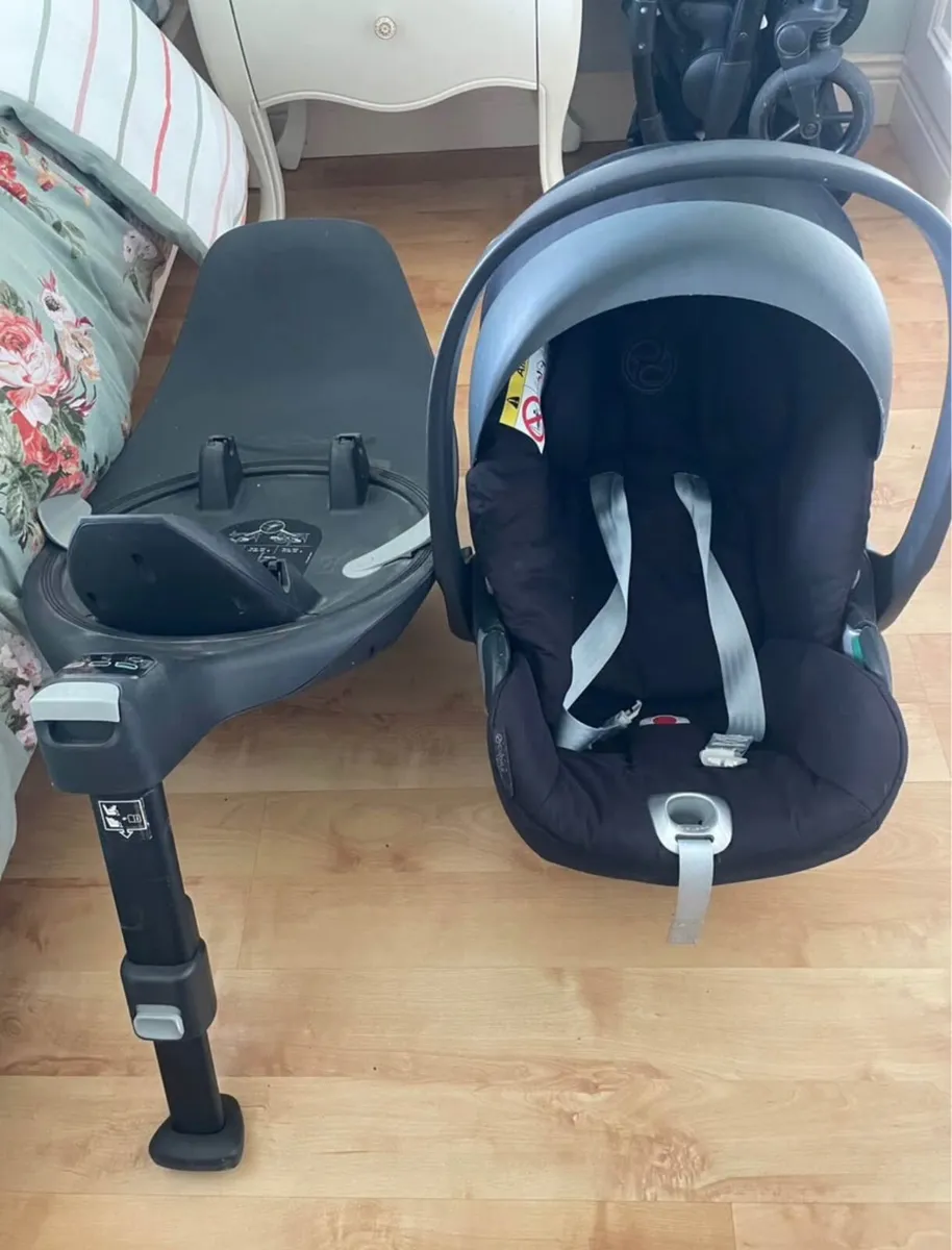 Cybex Cloud T Rotating Baby Car Seat & Base - Image 1