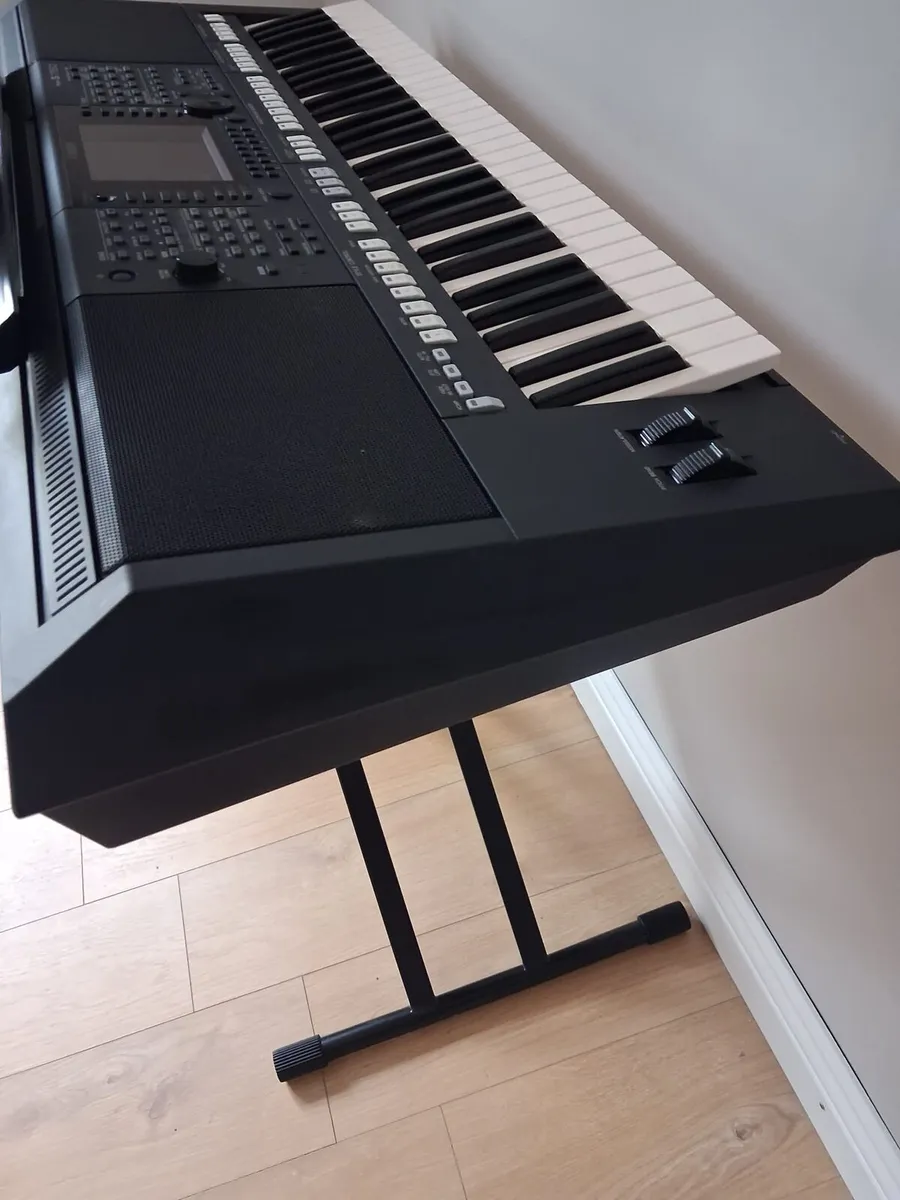 Yahama PSR S750 Keyboard - Image 2