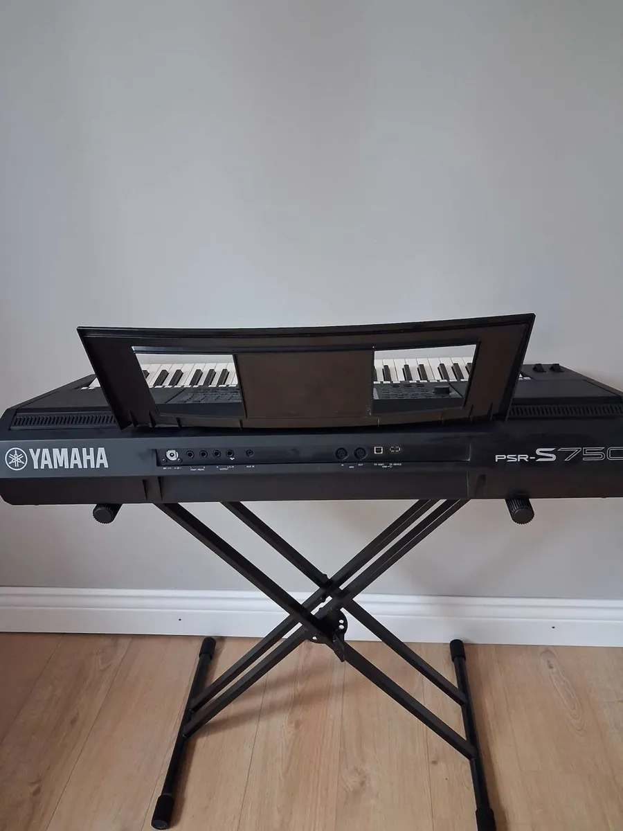 Yahama PSR S750 Keyboard - Image 4