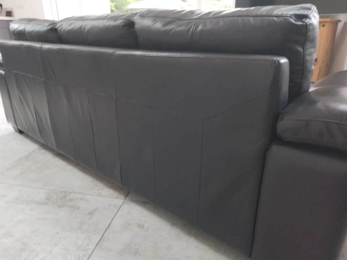 Leather three seater sofa - Image 3