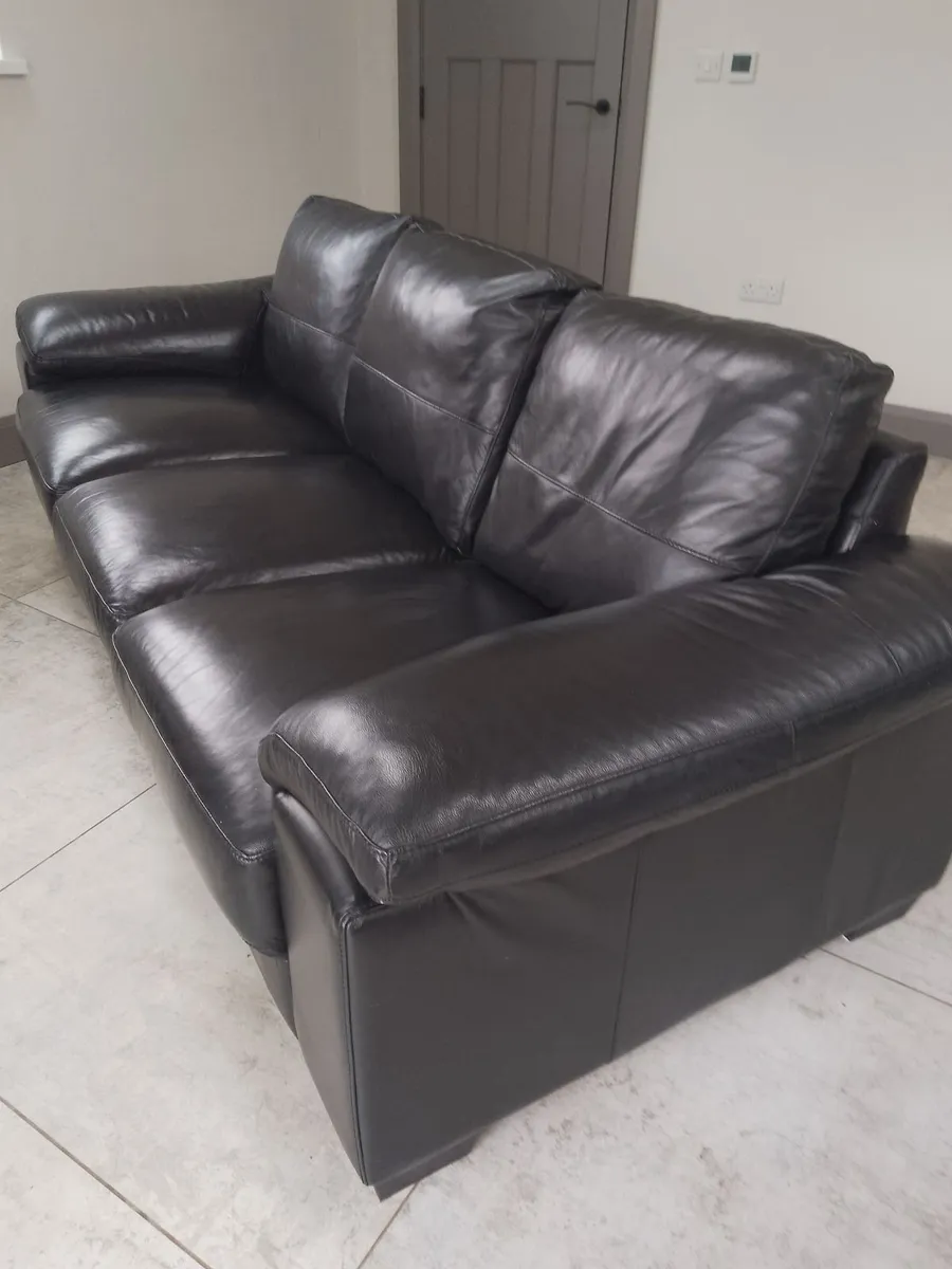 Leather three seater sofa - Image 4