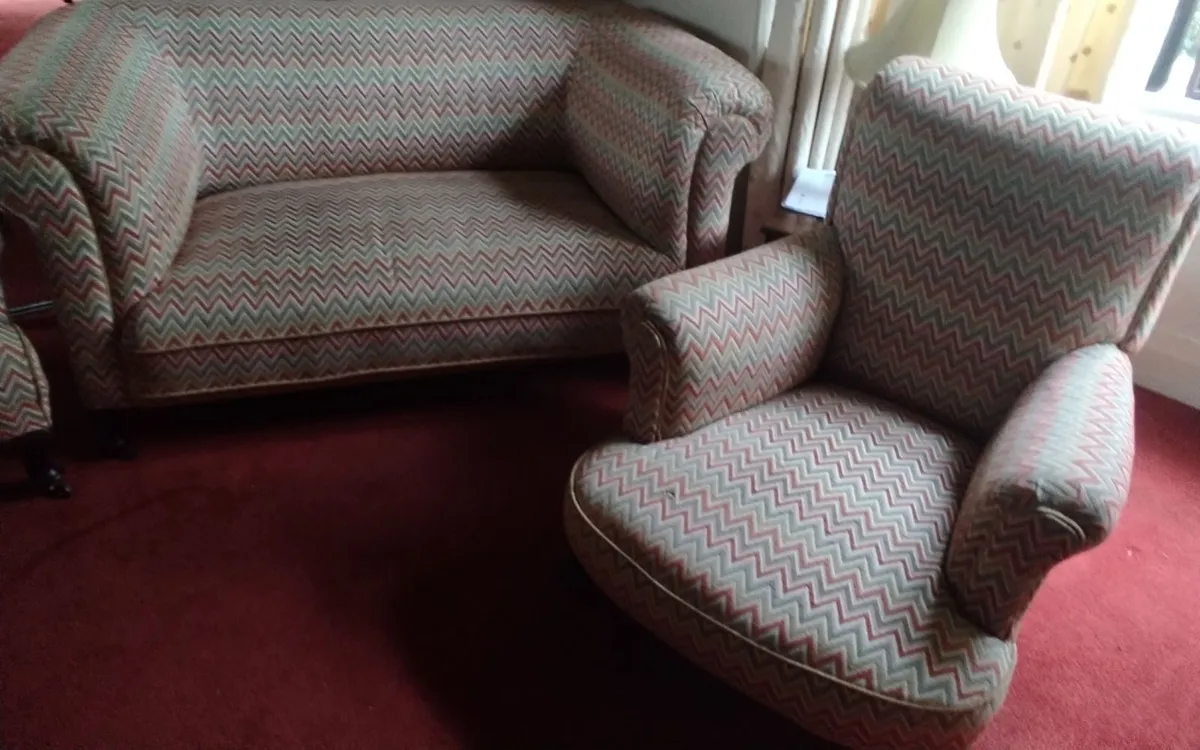 4 piece antique chesterfield suite solid mahogany - Image 3