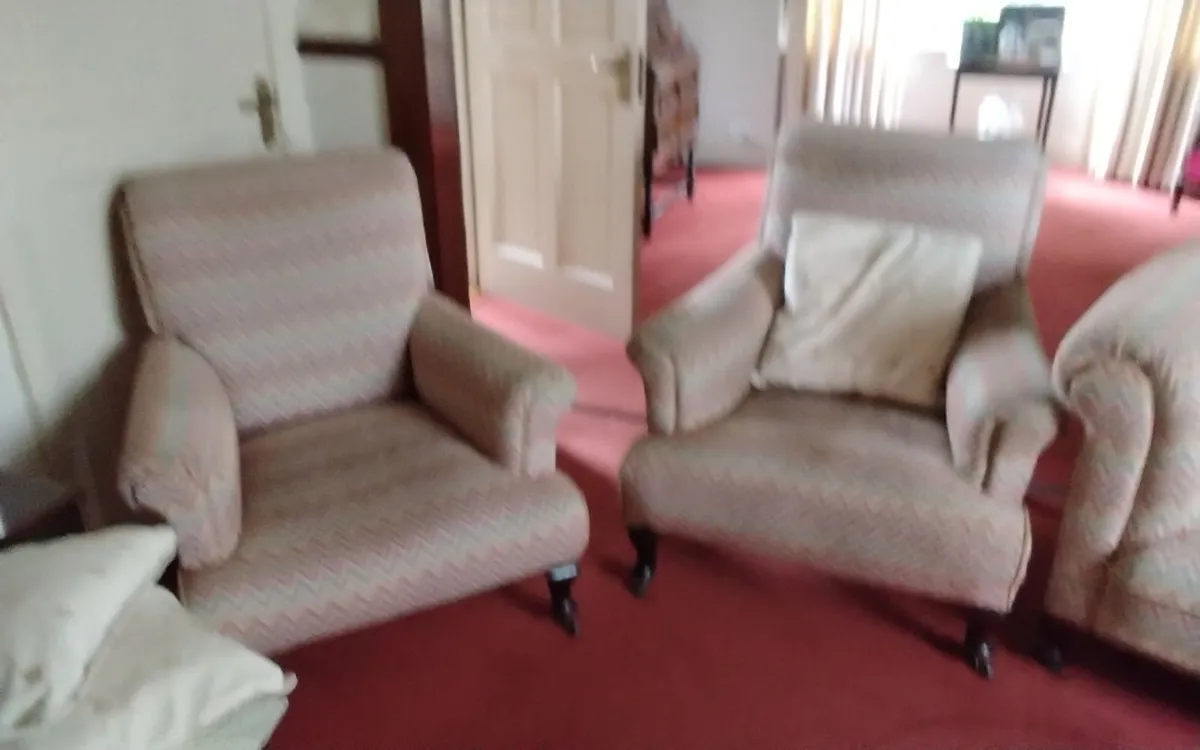 4 piece antique chesterfield suite solid mahogany - Image 4