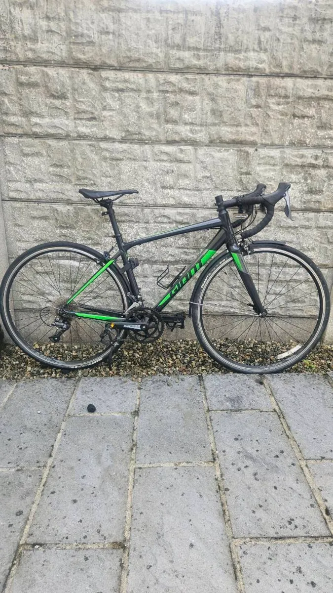 Giant Defy 3 Road Bike – Like New / Hardly Used