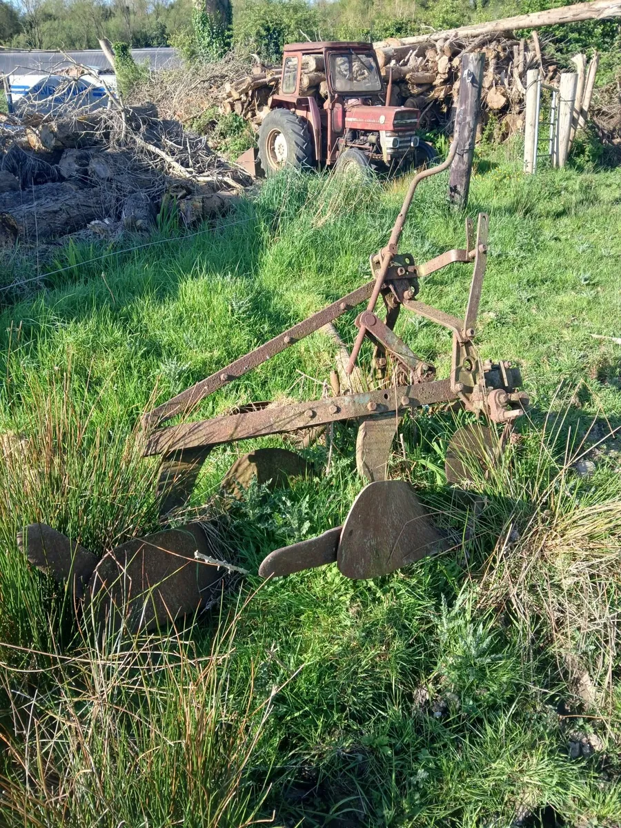 Vintage farm machinery / Garden furniture - Image 3