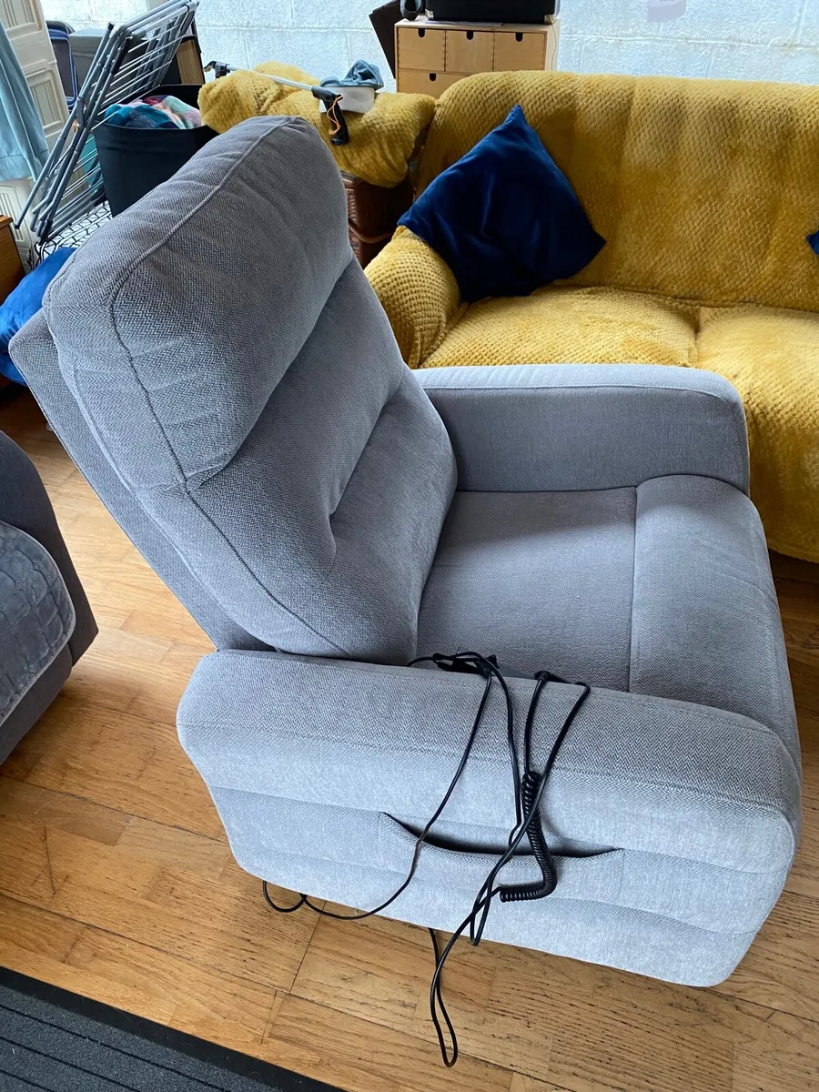 Reclining electric chair - Image 2