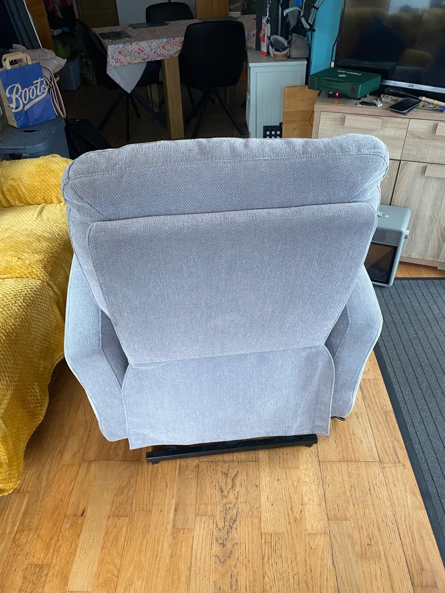 Reclining electric chair - Image 3