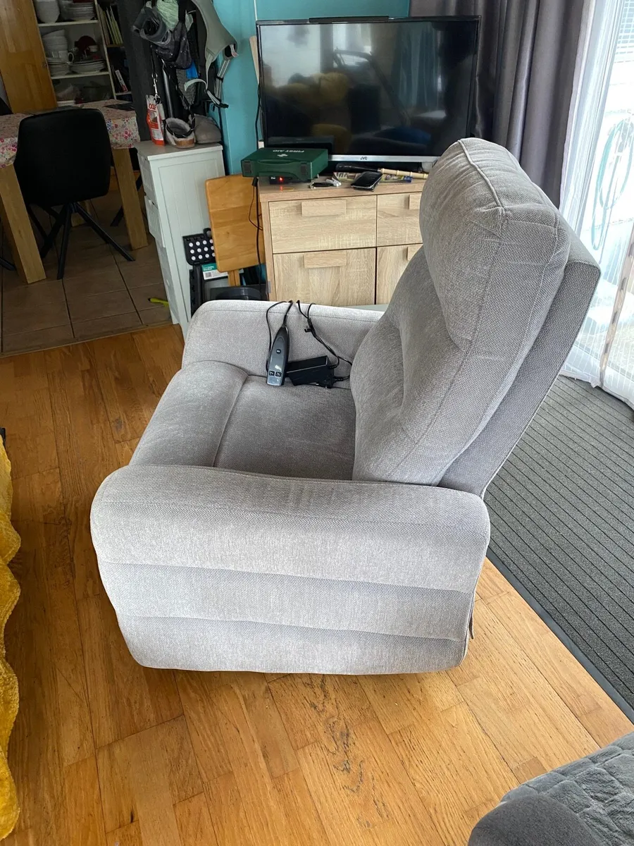 Reclining electric chair - Image 4