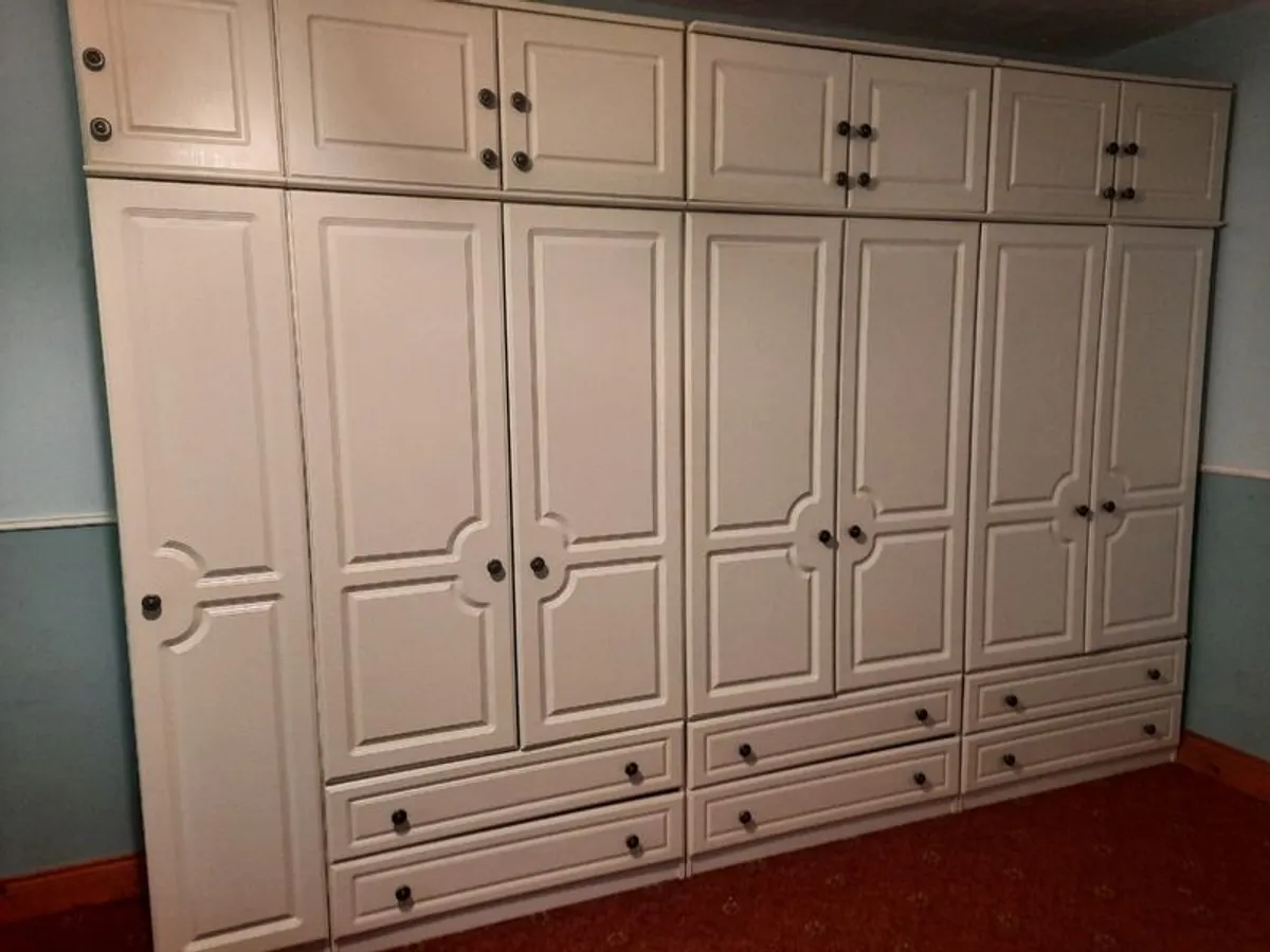 Large fitted bedroom wardrobe set with matching chest of drawers - Image 2