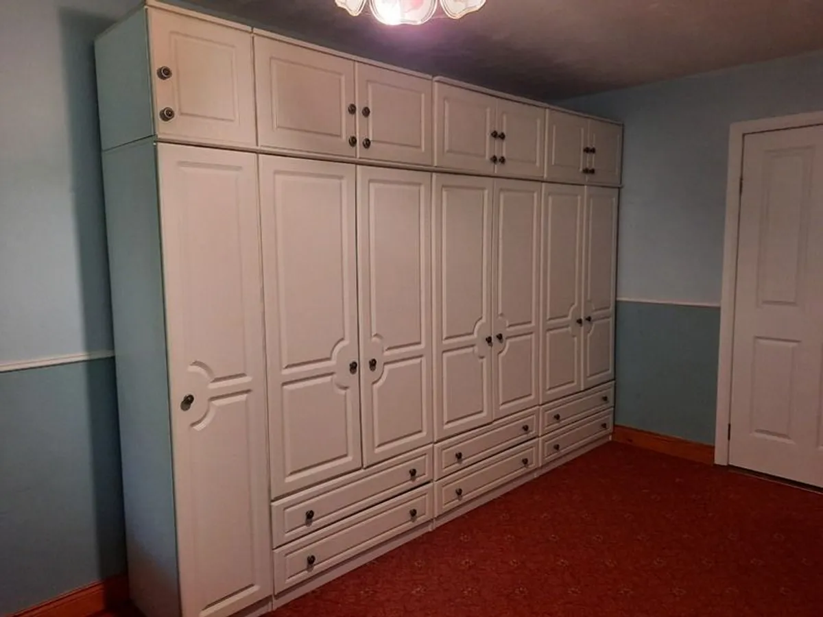 Large fitted bedroom wardrobe set with matching chest of drawers - Image 3