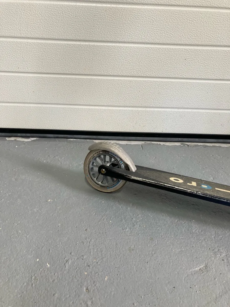 Micro Scooter (black) - Image 3