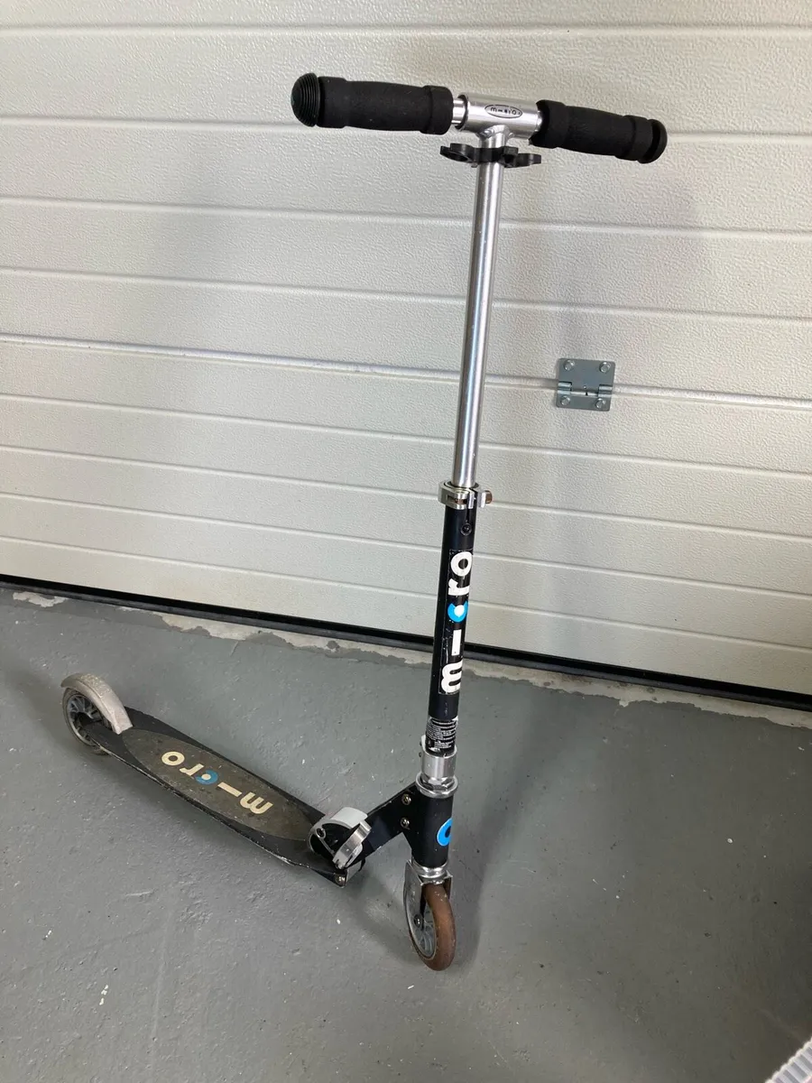 Micro Scooter (black) - Image 1