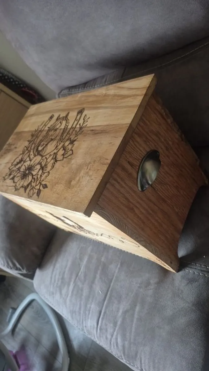 Wooden storage box with pyrography horse design - Image 4