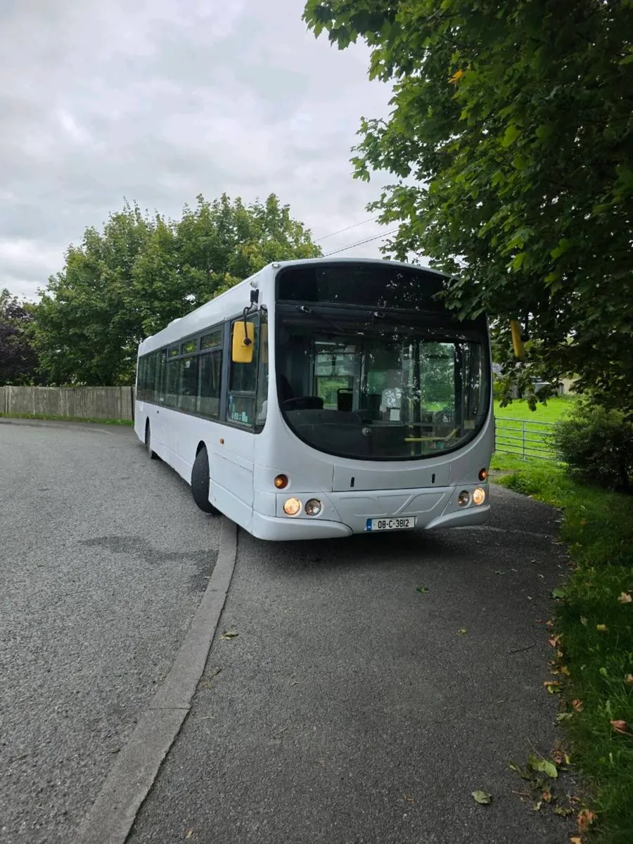Bus - Image 1