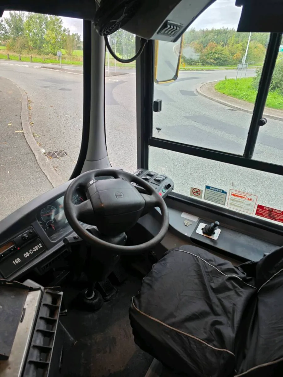 Bus - Image 4