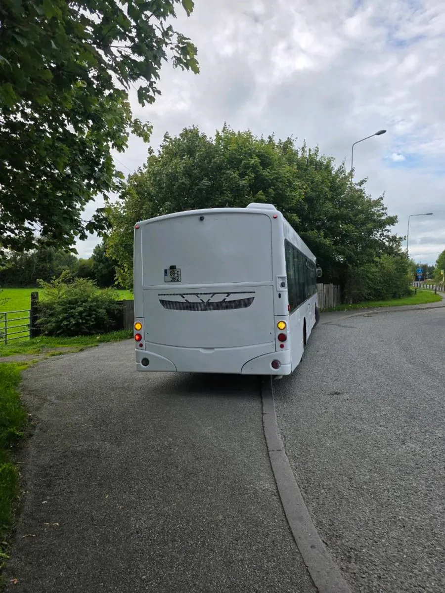 Bus - Image 3