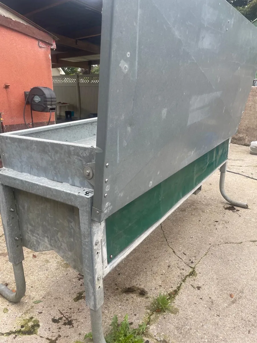 ad lib  Condon controlled feeder - Image 1