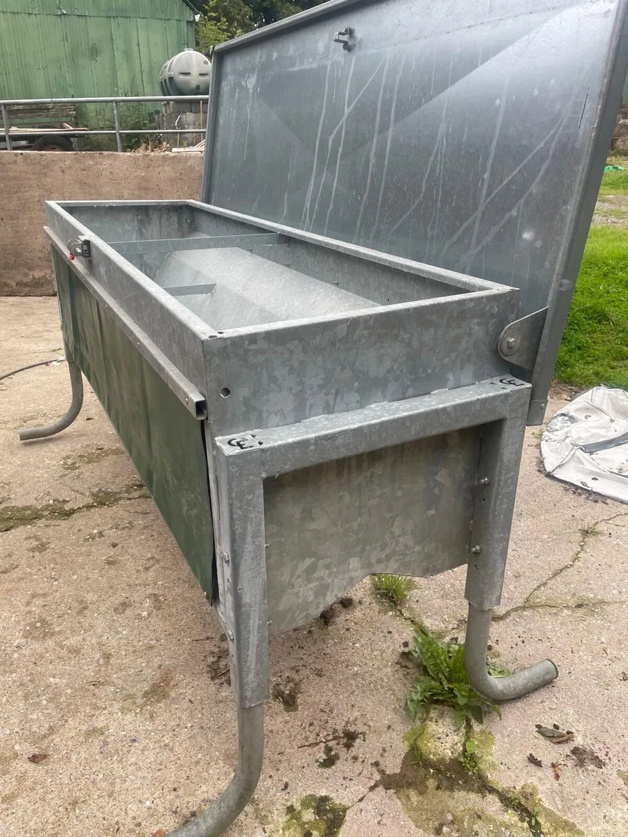 ad lib  Condon controlled feeder - Image 3