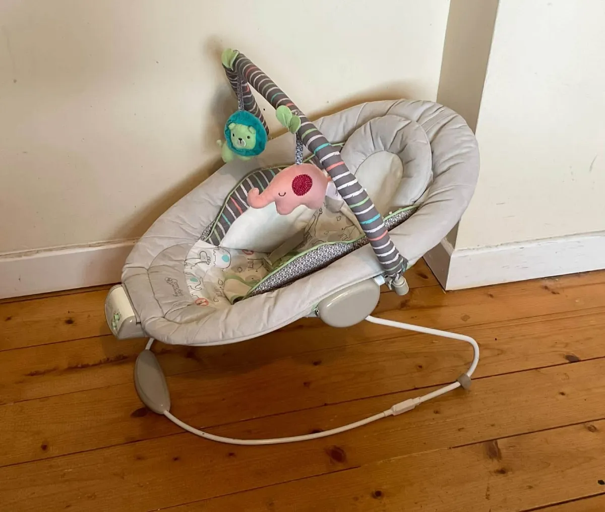 Comfort & Harmony Baby Bouncer with Music & Rumble - Image 2