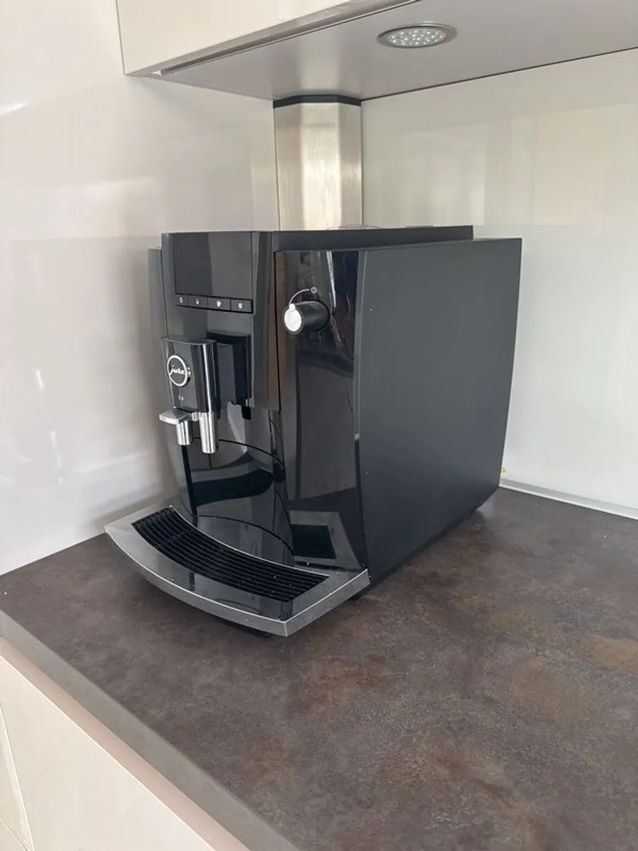 Jura E4 Automatic Coffee Machine - Image 2