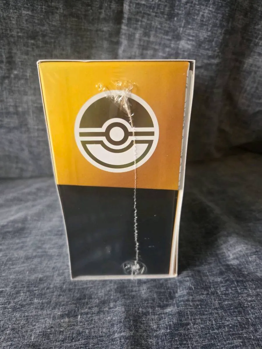 30th anniversary pokemon etb - Image 4