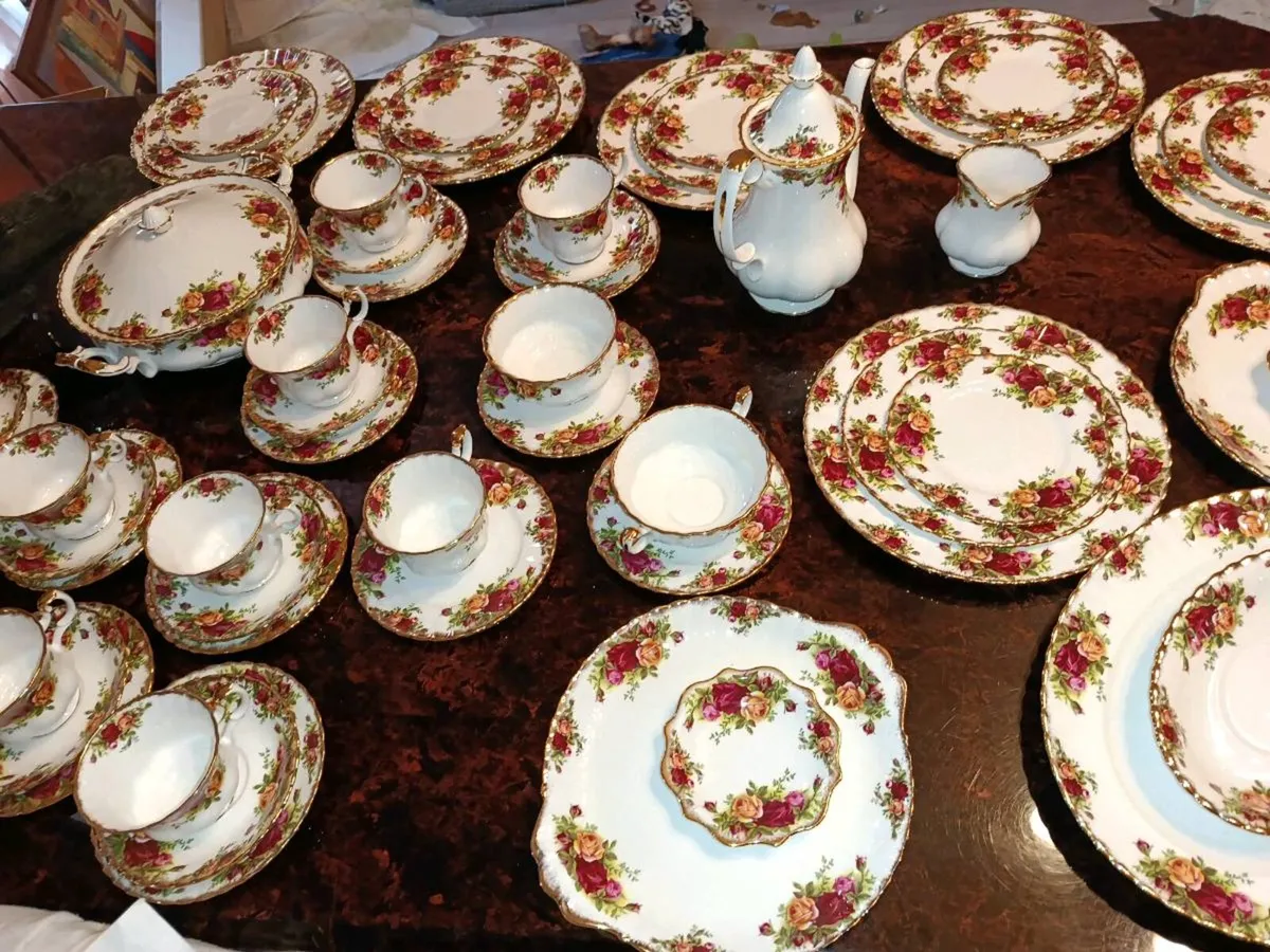 59pcs Royal Albert Old Country Roses set - Image 2