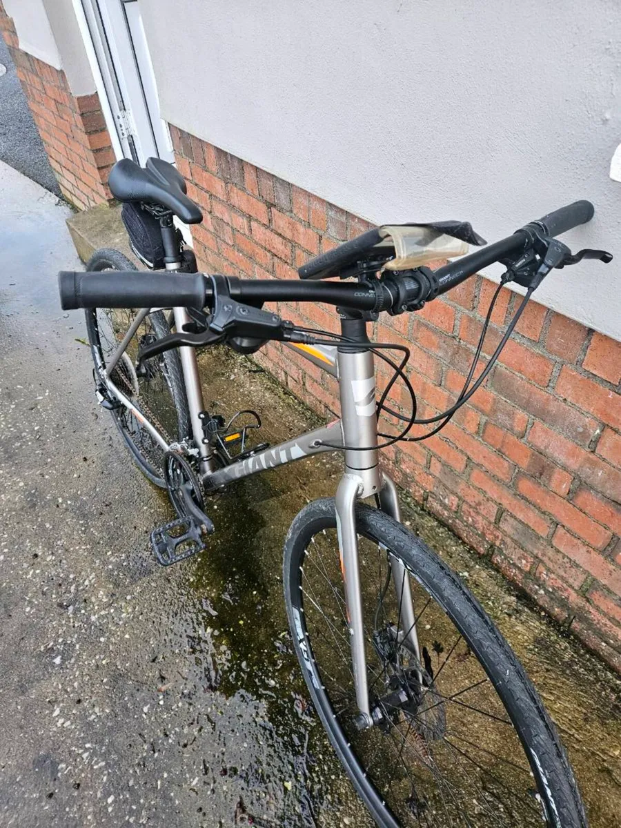 Giantvescape hybrid Bike - Image 2