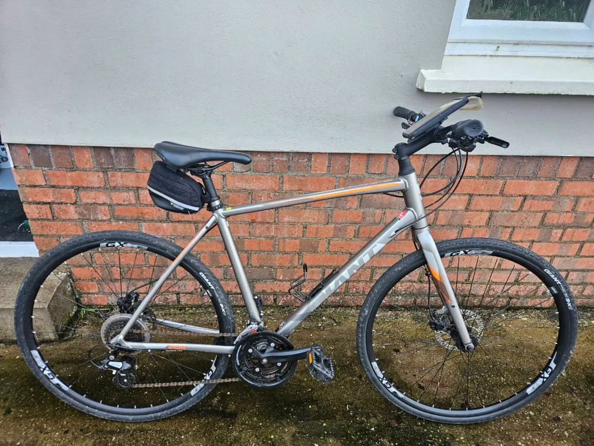 Giantvescape hybrid Bike - Image 1