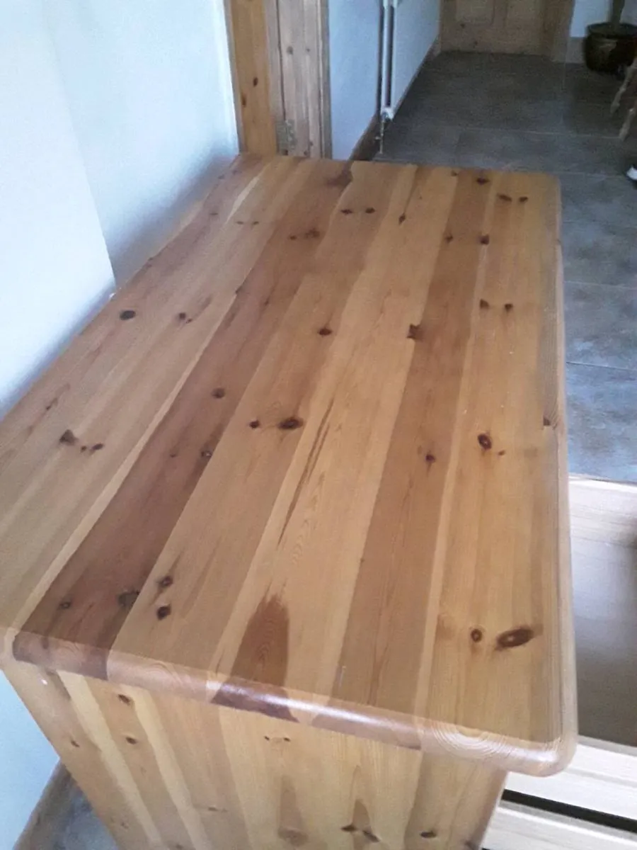 Very heavy solid pine writing desk with four drawe - Image 4