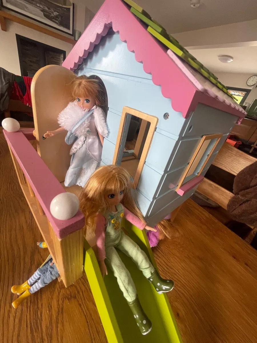 Lottie Doll tree house & 4 dolls - Image 2