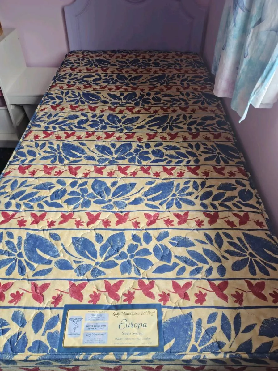 Single bed ,mattress and headboard - Image 3