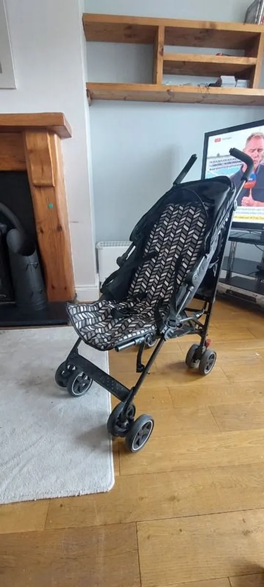 Stroller/buggy with hop on buggy board - Image 1