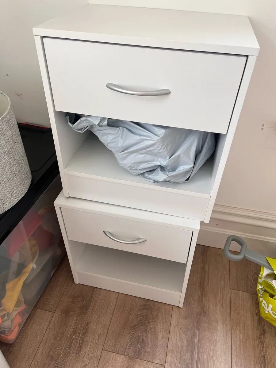 2 white bedside lockers - Image 3