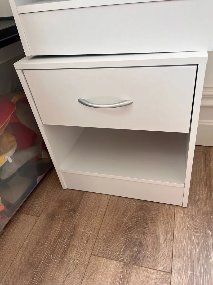 2 white bedside lockers - Image 1