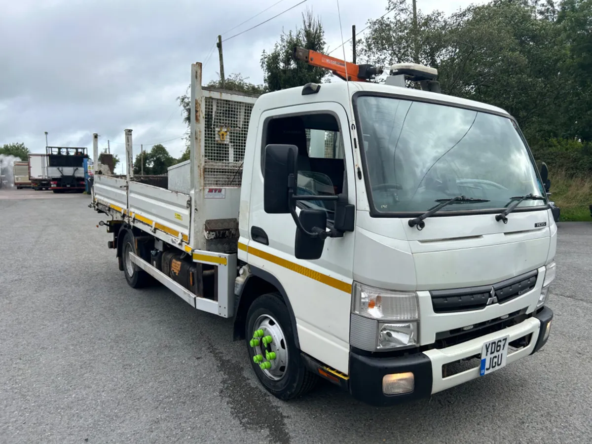 2017 Mitsubishi canter manual 7.5 ton tipper - Image 3