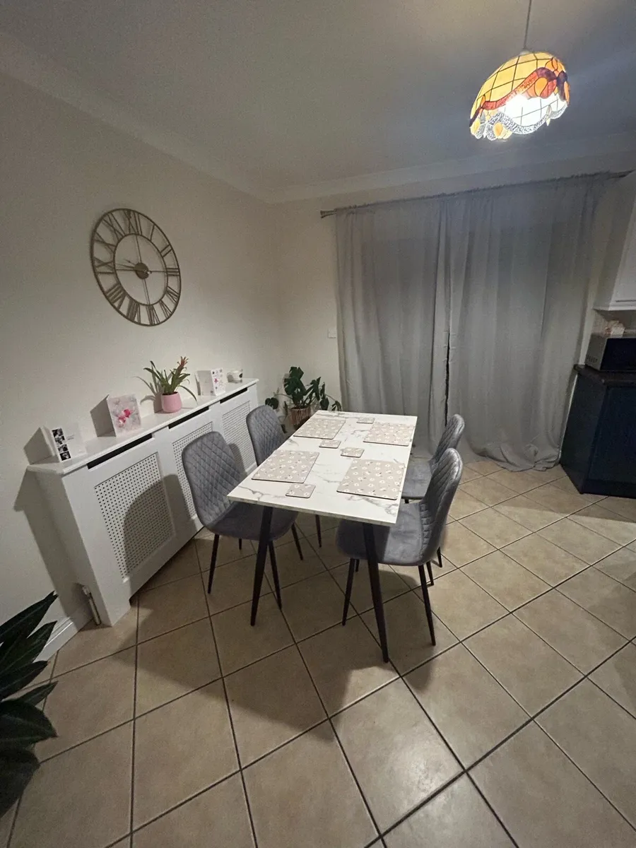 Kitchen table - Image 1